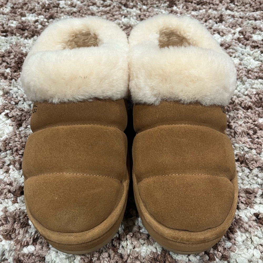LIKE NEW UGG Tazzlita Genuine Shearling Trim Platform Slipper women’s size 9
